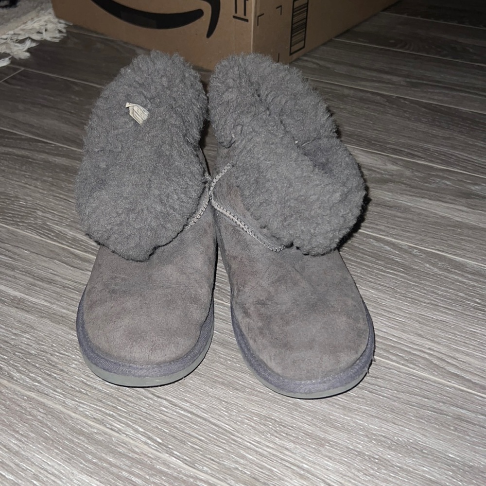 Gray uggs - Picture 2 of 3